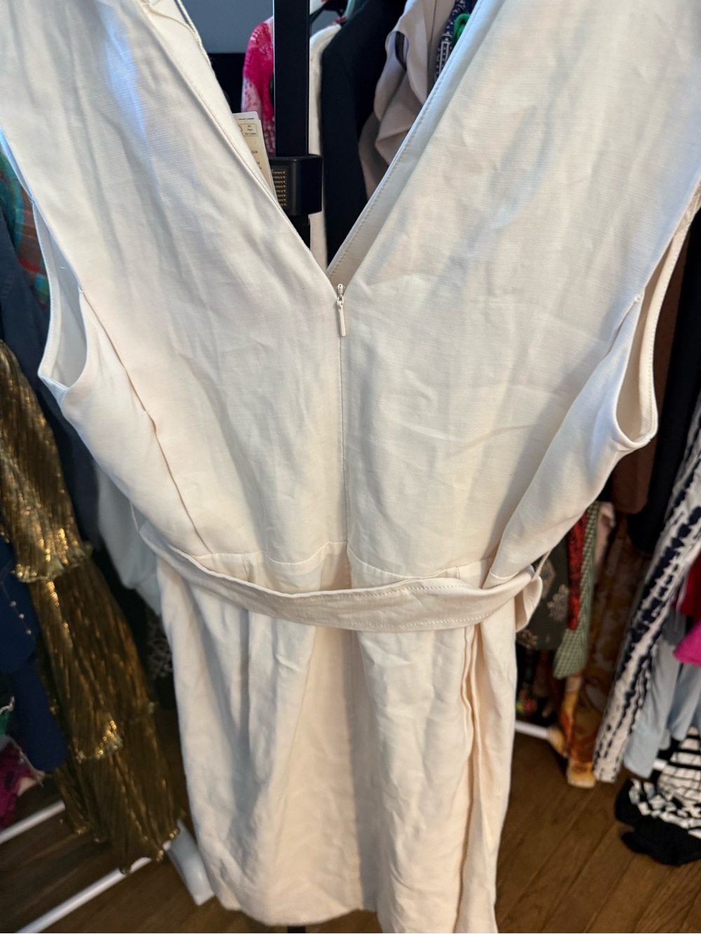 Sleeveless Cream V-Neck Mini Dress with Waist Tie